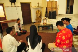 Doa lintas iman untuk Mbah Moen