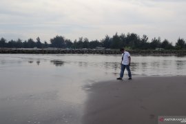 Puluhan kapal wisata Pariaman tertahan di dermaga karena pendangkalan