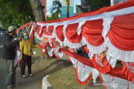 Penjual pernak pernik HUT Kemerdekaan mulai ramai
