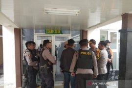 Pencuri digebrek polisi, tertembak di dada
