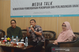 Raditya Oloan: Suami harus bantu istri menyusui