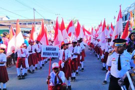 7.500 siswa SD Biak Numfor meriahkan karnaval HUT Kemerdekaan RI