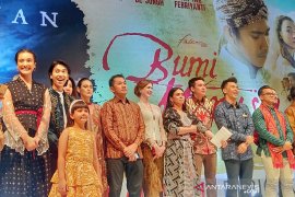 Gala premier Bumi dan Manusia, Hanung Bramantyo dapat "standing ovation"
