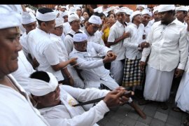 Tradisi Ngerebong di Denpasar