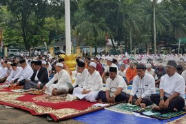 Wali Kota Sibolga bersama umat Islam shalat Idul Adha di Lapangan Simaremare