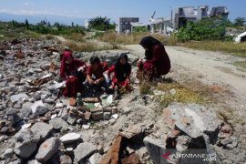 Ziarah Idul Adha di lokasi likuefaksi  Balaroa Page 1 Small