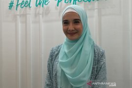 Zaskia Sungkar perkenalkan koleksi busana "Imperial Reverie" edisi Lebaran