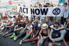 Biden kembali ke pakta Paris, langkah pertama untuk aksi iklim AS