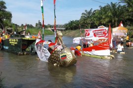 Pemkot Binjai gelar lomba rakit hias batang pisang meriahkan HUT Kemerdekaan