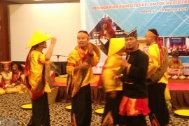 Padang perkuat peran media tradisional