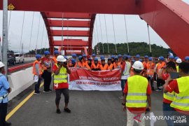 SMN Sulsel berkunjung ke jembatan fenomenal Hamadi-Holtekam Page 1 Small