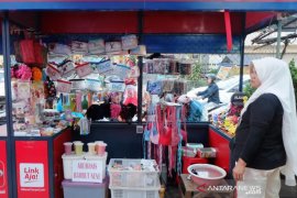 Lapak baru penataan PKL Cicadas dikeluhkan lebih kecil