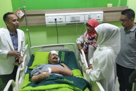 Gubernur jenguk anggota Polsek korban penyerangan