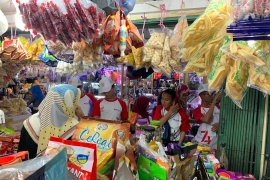 Peserta SMN Yogyakarta belanja ke lokasi wisata Pasar Bawah Pekanbaru