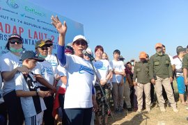 Menteri Susi pimpin gerakan bersihkan sampah laut