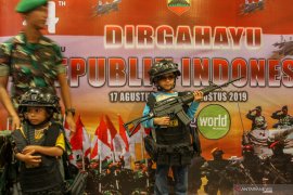 Pameran Alutsista TNI di pusat perbelanjaan