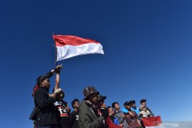 Peringatan HUT RI di puncak Lawu