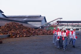 Peserta SMN Sulteng kunjungi pabrik kelapa sawit PTPN IV