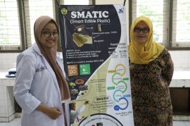 Meida, mawapres Unej kembangkan plastik dari singkong hingga masker kelor