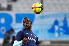 Ibunda Balotelli  nangis bahagia  anaknya pulang kampung ke Italia