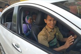 Kendaraan dinas Pemkab Purwakarta disiapkan antar pulang jamaah haji