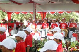 Ribuan peserta meriahkan lomba gerak jalan Kemerdekaan RI di Mentok