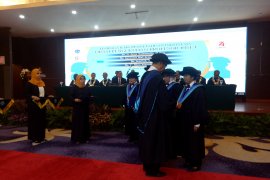 LIPI kukuhkan empat profesor riset