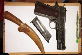 Polisi tangkap sopir bawa "airsoft gun" dan  pisau