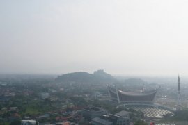 Gubernur Riau khawatirkan asap karhutla kiriman tetangga, begini penjelasannya