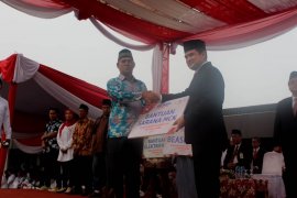 Pembangunan fasilitas MCK menjadi bagian perhatian BUMN