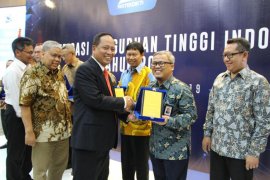 Telkom University peringkat pertama PTS di Indonesia