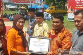 Berpartisipasi wujudkan KLA, Bupati Labura beri penghargaan kepada 7 lembaga