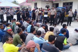 23 ABK KM Mina Sejati belum ditemukan