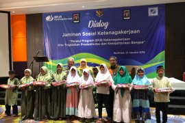 Gubernur Jatim dukung penuh perlindungan jaminan sosial pekerja