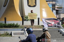 Perempuan Gayo aksi tunggal tolak tambang emas PT LMR