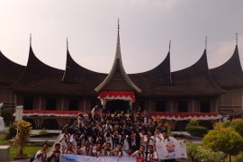 SMN asal Kalsel kagumi benda-benda bersejarah Minangkabau di Museum Adityawarman
