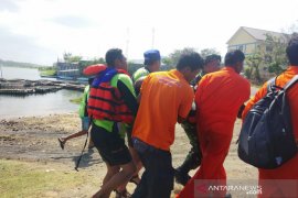 Penerjun payung Jogja Air Show terhempas angin kencang