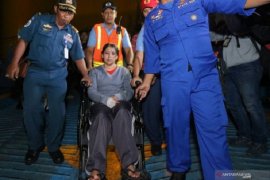 Basarnas evakuasi 303 penumpang dan awak KM Santika Nusantara