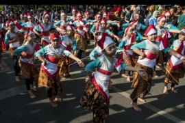 Pementasan tari kolosal Kembang Tanjung