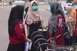 VIDEO - BEM Fakultas Kedokteran Unri bagi masker gratis kurangi dampak asap