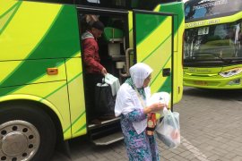 Kepulangan haji kloter pertama Sleman disambut tangis para keluarga