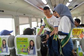 Jaka dan Rara Kota Cirebon promosikan wisata di KA Argo Cheribon