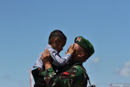 KEPULANGAN PRAJURIT TNI AD PAMTAS RI-PNG Page 1 Small