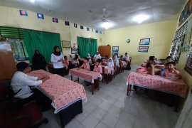 Jaksa kawal program seragam sekolah gratis Tanjungpinang