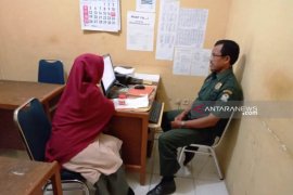 Mobil bergoyang, sepasang kekasih kepergok ber"hot" ria