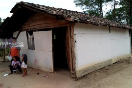 Urungkan niat untuk sekolah, remaja 16 tahun harus menghidupi ibu dan tiga adiknya