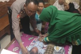 Polisi buru pembuang bayi di Kudus