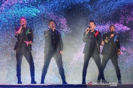 Westlife pukau ribuan penonton Borobudur Symphony 2019