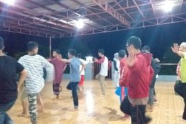 Antara TV - Peserta SMN asal Sultra belajar tarian tradisional Belitung