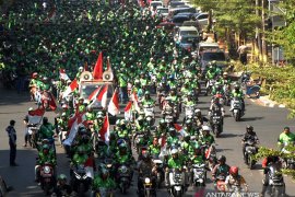 Aksi protes pengemudi Gojek di Makassar Page 3 Small